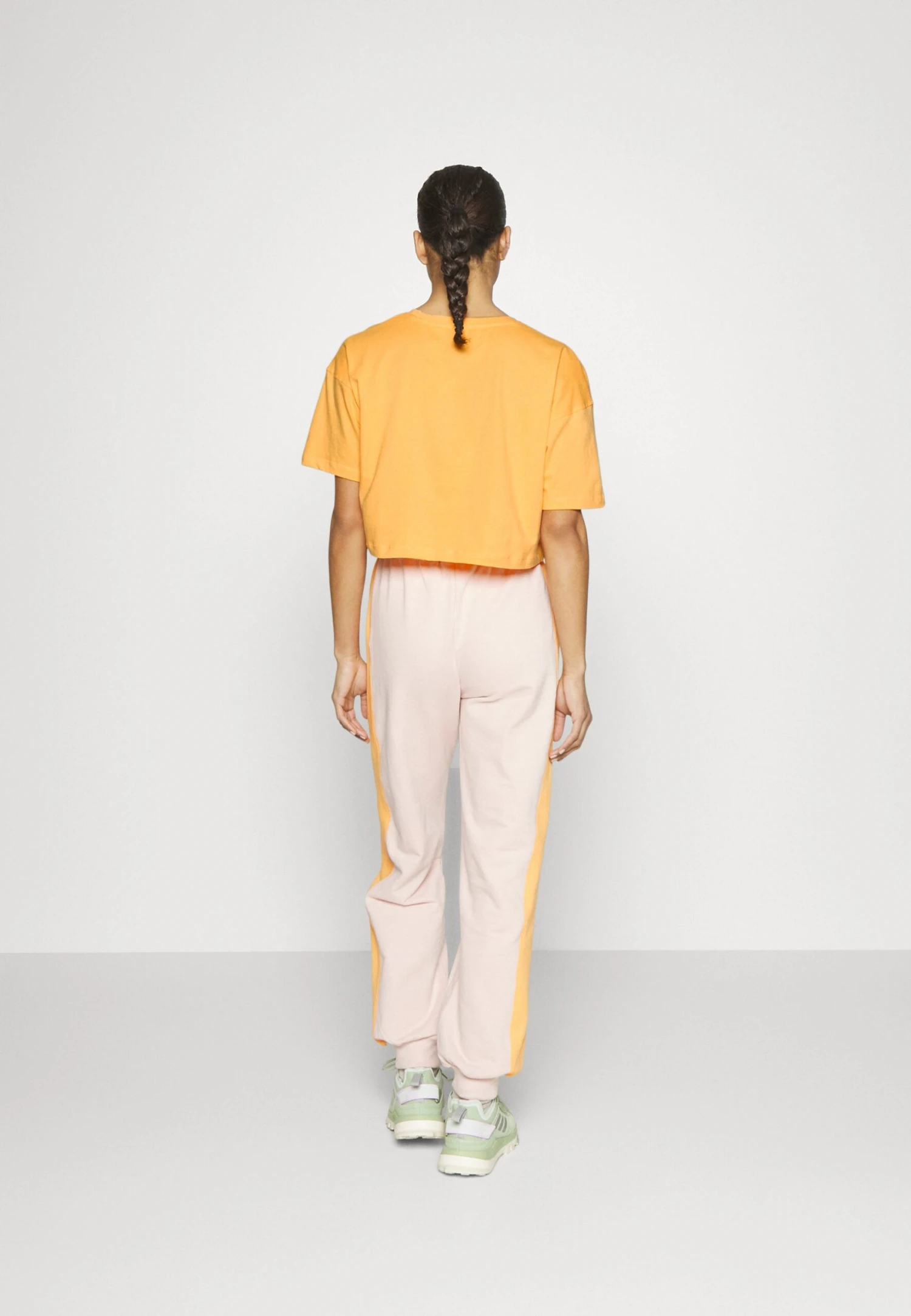 Roxy Essential- T-Shirt Basic - Mock Orange 5 Roxy Essential- T-Shirt Basic - Mock Orange - Afbeelding 3