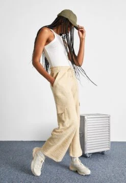 Roxy Off The Hook Pant - Cargobroek - Tapioca 10 Roxy Off The Hook Pant - Cargobroek - Tapioca -Roxy Verkoopwinkel 39054f0fc4db4a20b9127d772a5c0239