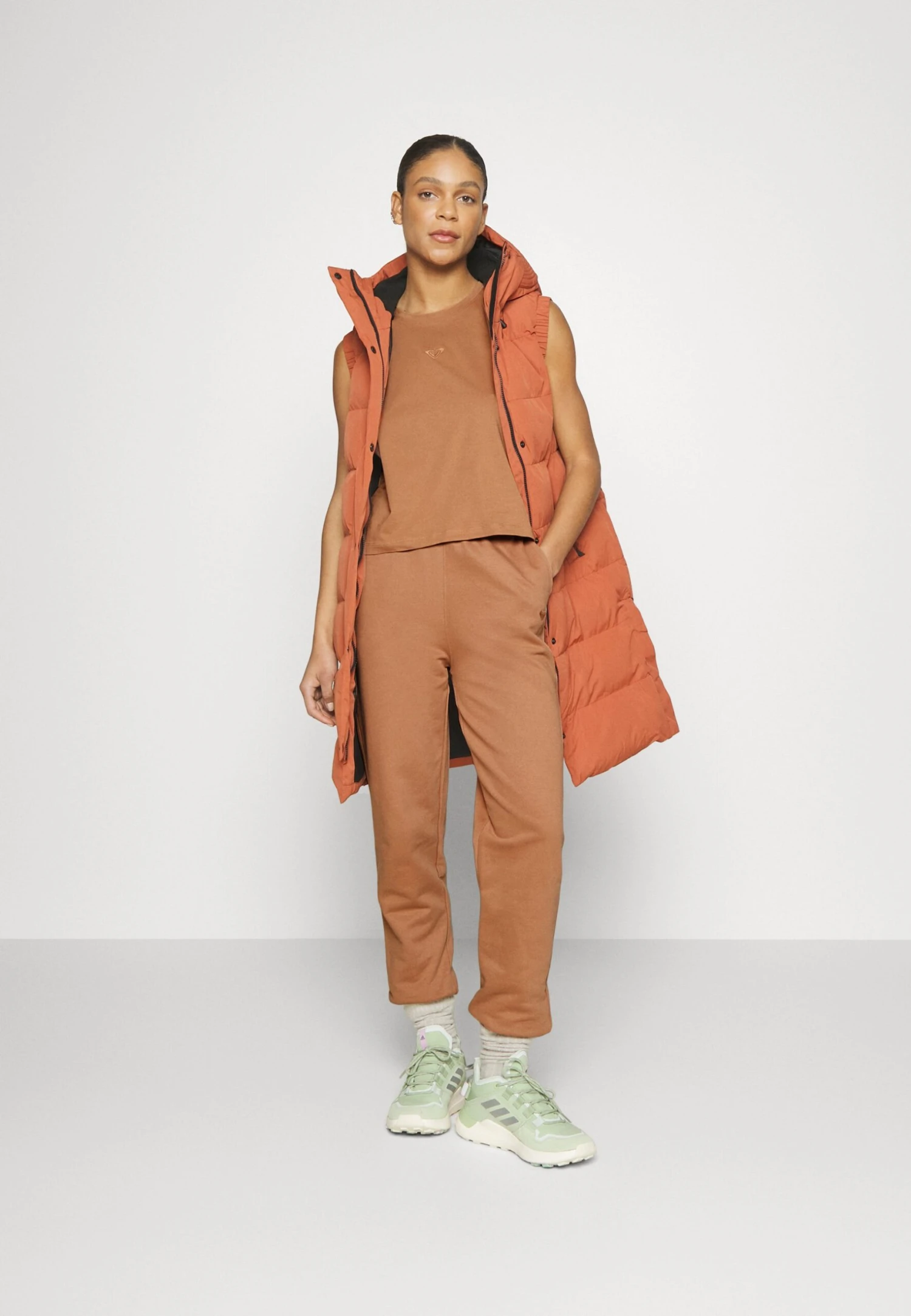 Roxy Essential Energy Jogger - Trainingsbroek - Mocha Mousse 4 Roxy Essential Energy Jogger - Trainingsbroek - Mocha Mousse - Afbeelding 2